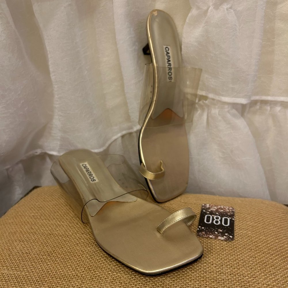 NIB Caparros Gold and Clear Vinyl Kitten Heel Toe Ring Sandals 7.5 M